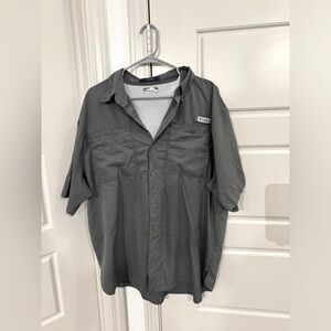 Men’s XL gray Columbia short sleeve fishing shirt, casual button down